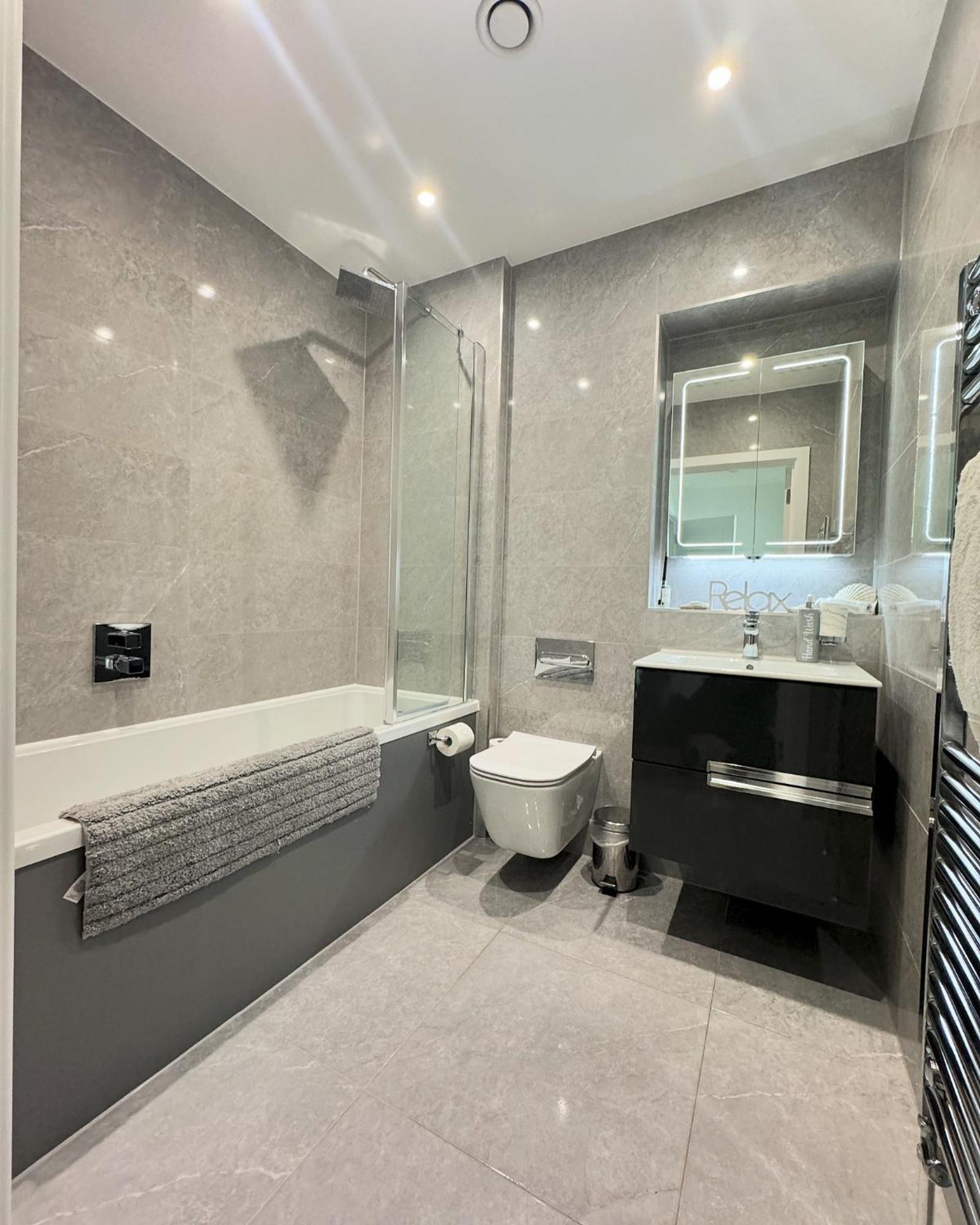 Stunning Beach Front Apartment With Sea Views, Free Parking & Balcony Ramsgate Exteriér fotografie