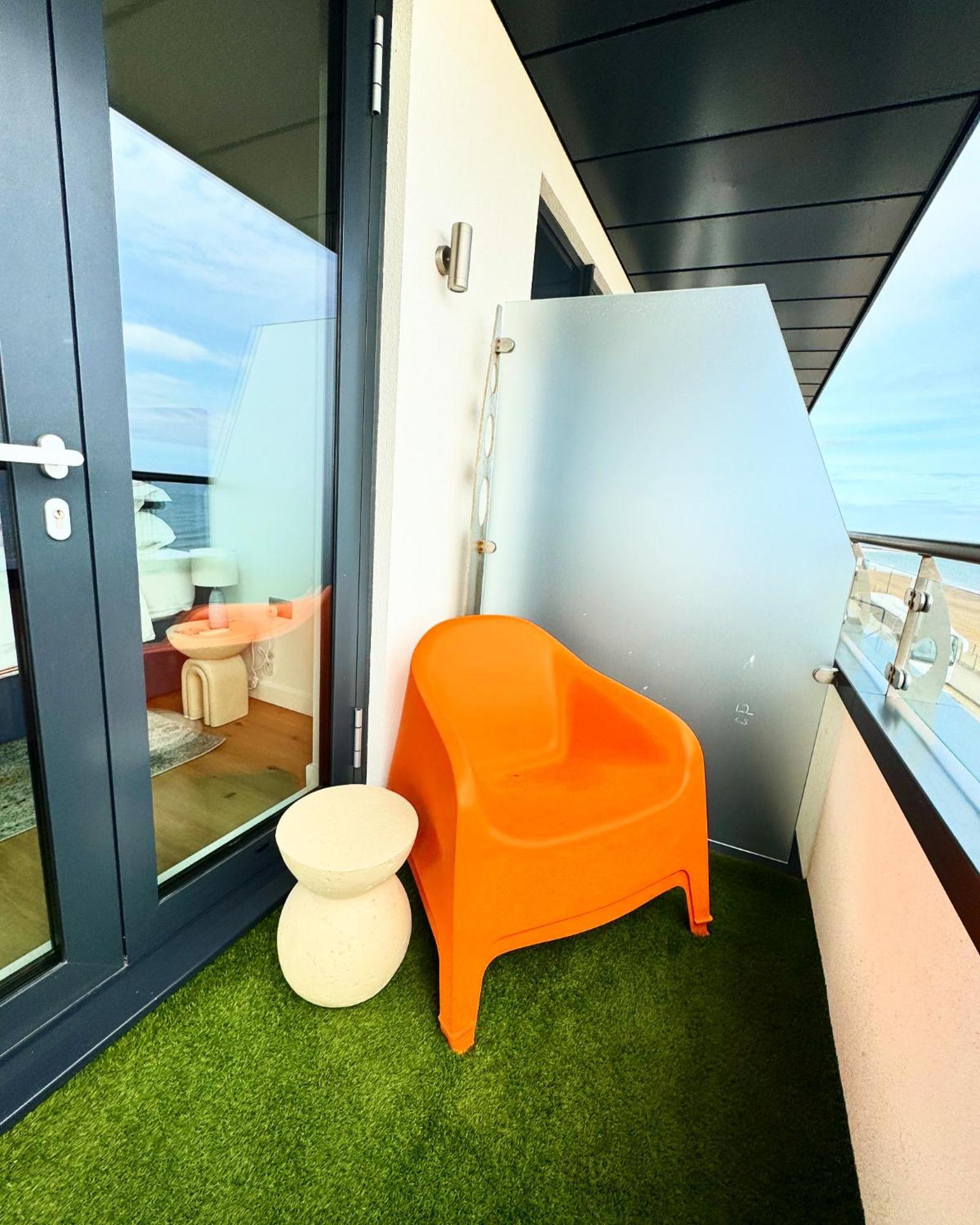 Stunning Beach Front Apartment With Sea Views, Free Parking & Balcony Ramsgate Exteriér fotografie