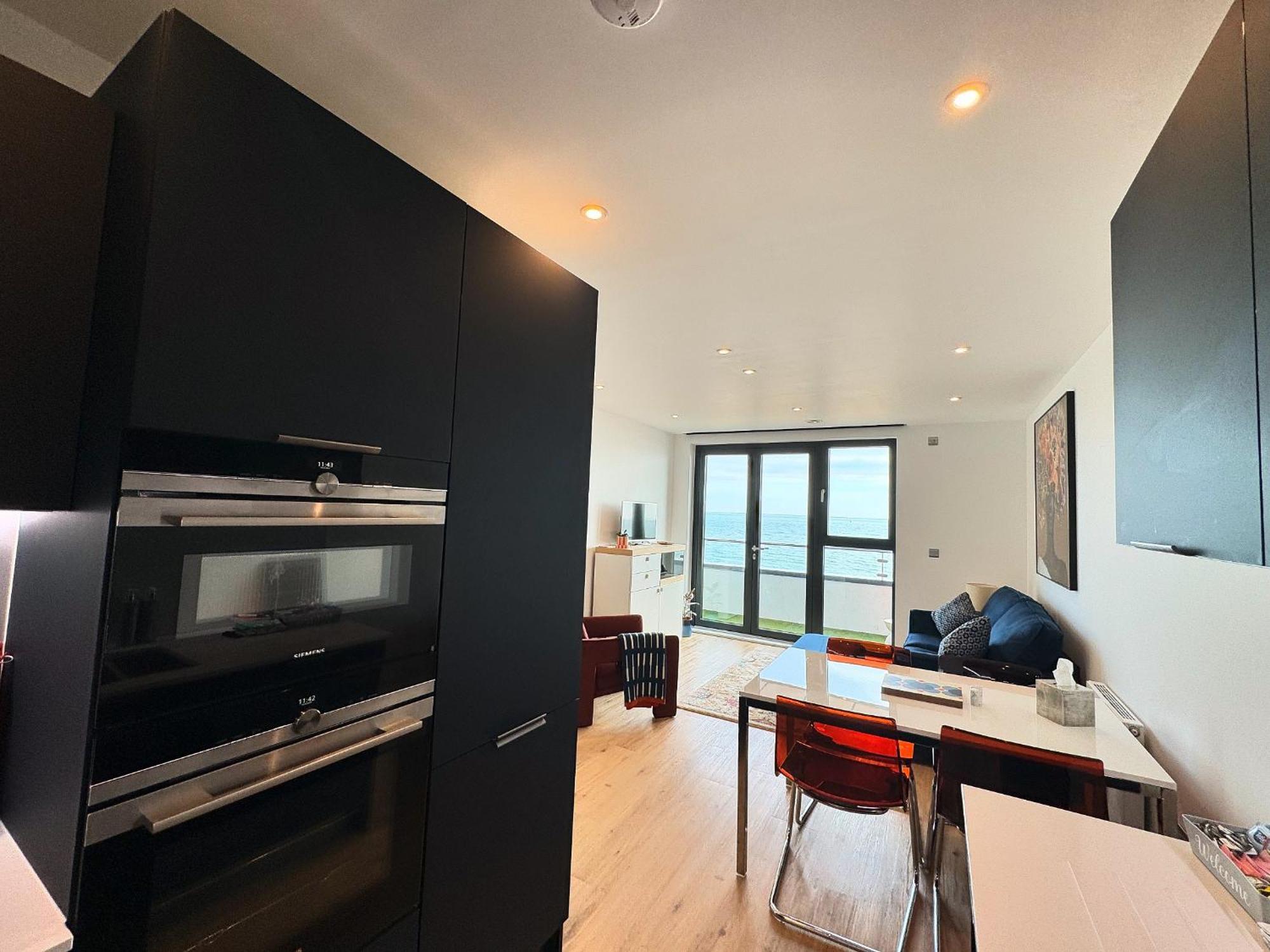 Stunning Beach Front Apartment With Sea Views, Free Parking & Balcony Ramsgate Exteriér fotografie