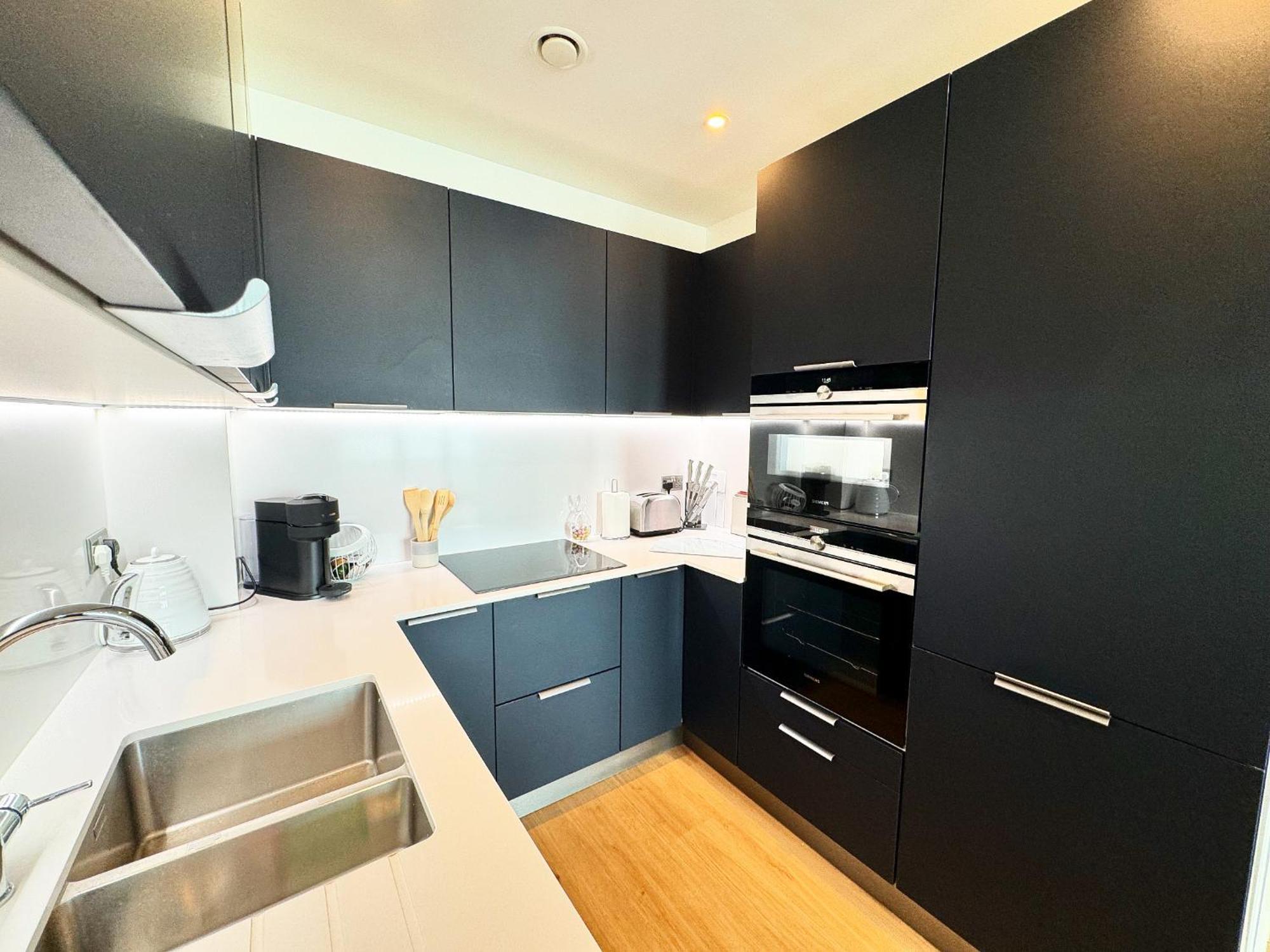 Stunning Beach Front Apartment With Sea Views, Free Parking & Balcony Ramsgate Exteriér fotografie