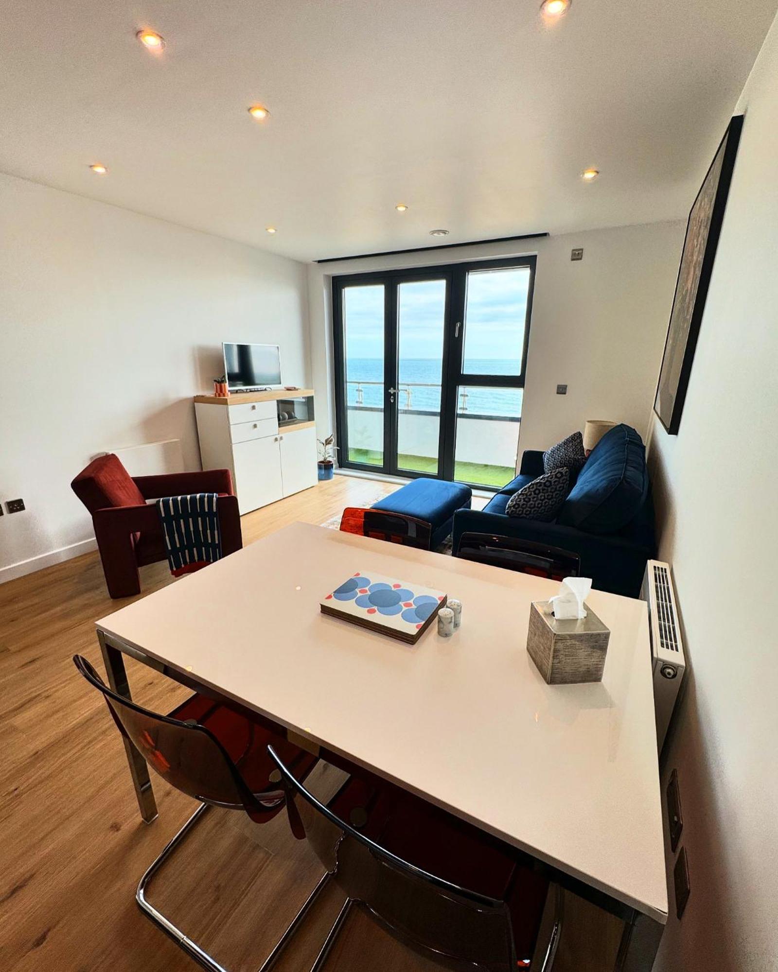 Stunning Beach Front Apartment With Sea Views, Free Parking & Balcony Ramsgate Exteriér fotografie