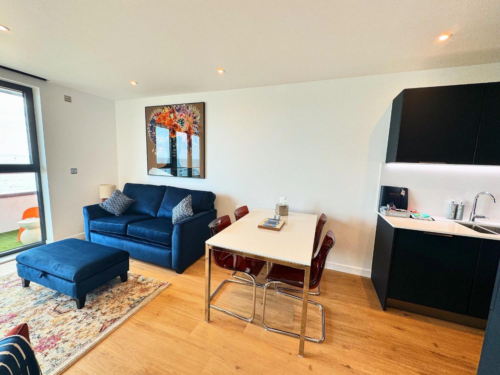 Stunning Beach Front Apartment With Sea Views, Free Parking & Balcony Ramsgate Exteriér fotografie