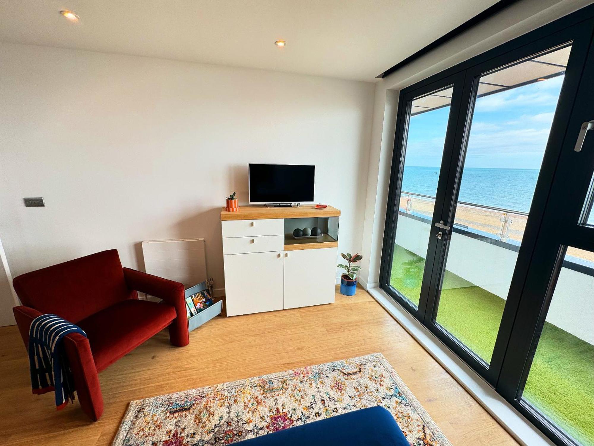 Stunning Beach Front Apartment With Sea Views, Free Parking & Balcony Ramsgate Exteriér fotografie